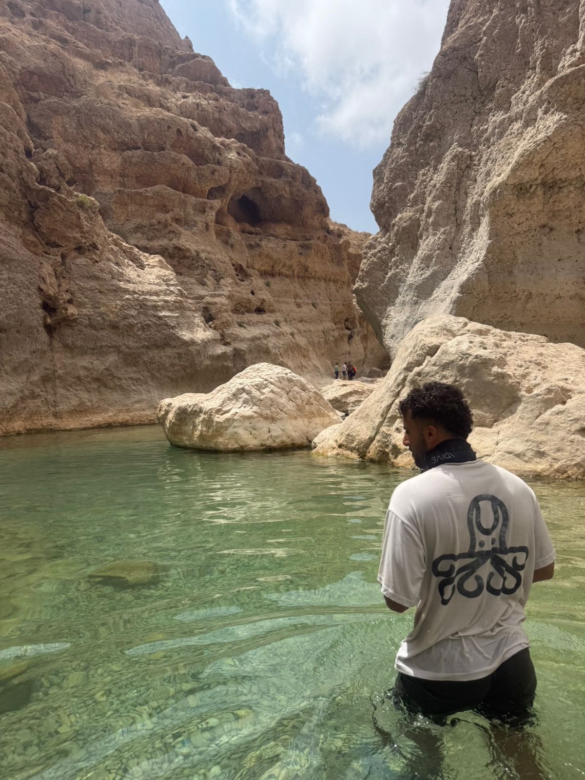 Avoiding the Crowds: Timing Your Wadi Shab and Bimmah Sinkhole Tour