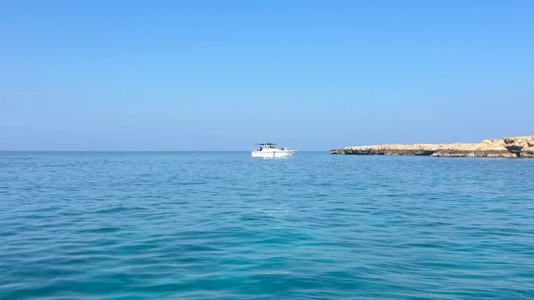 Boat trip to Daymaniyat Islands for snorkeling in Oman